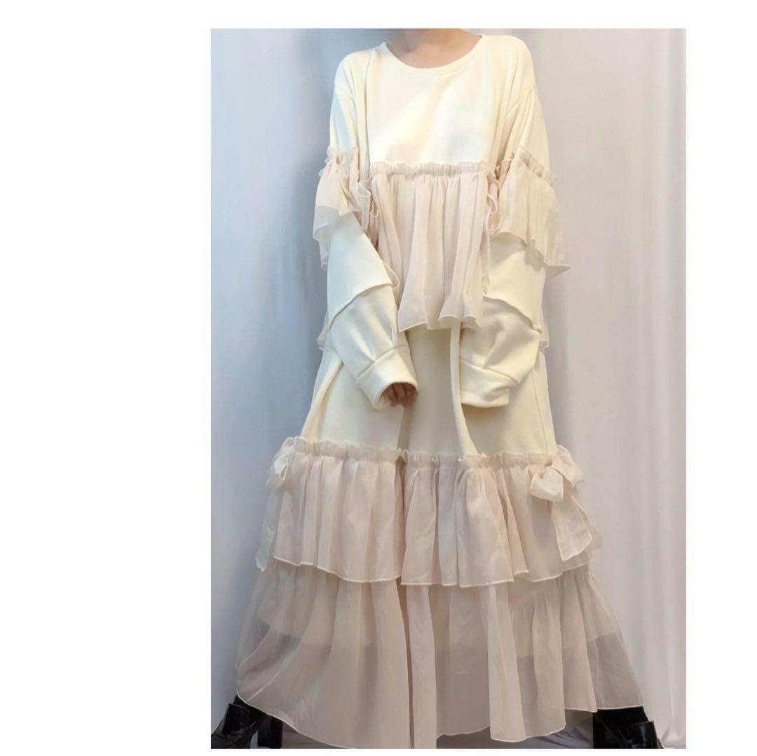 ③スウェットクリームホワイト×シャイニーシフォン フリルワンピース　大きいサイズ