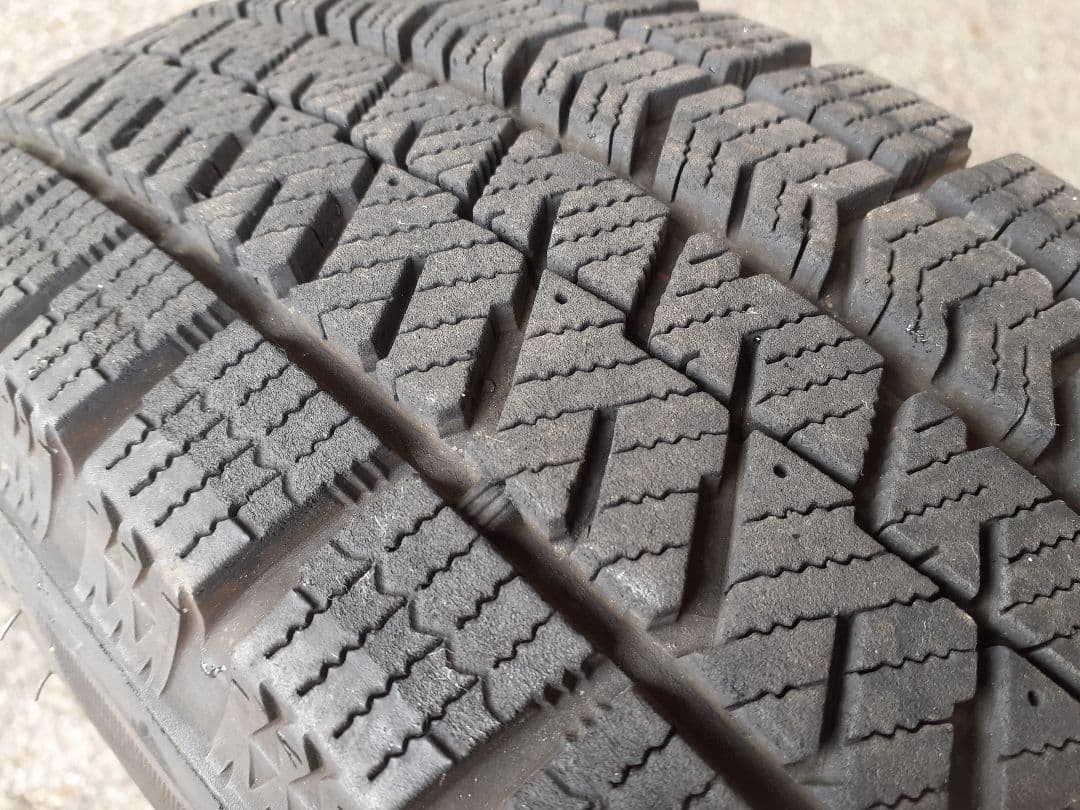 ブリヂストンスタッドレスタイヤ 155/65R14インチ　4本