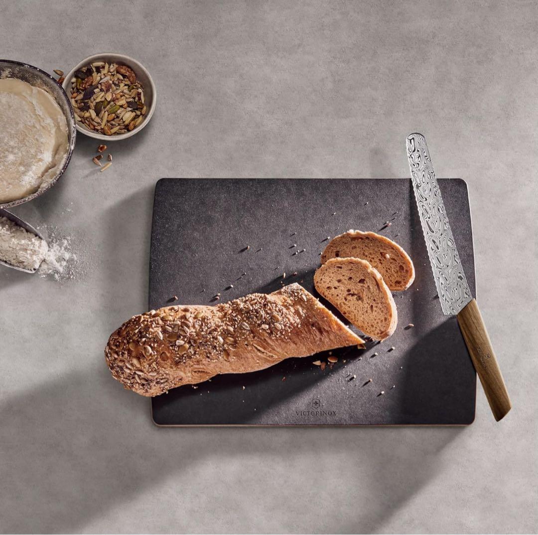 ビクトリノックスブレッド＆ペストリーナイフ ダマスカス 限定版2021 22cm