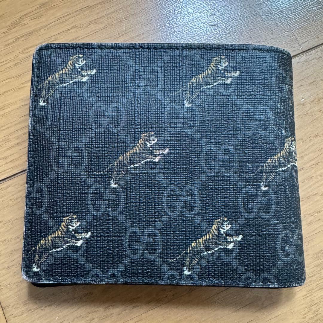 か*♪様 【値下げ中！】グッチ虎柄　二つ折り