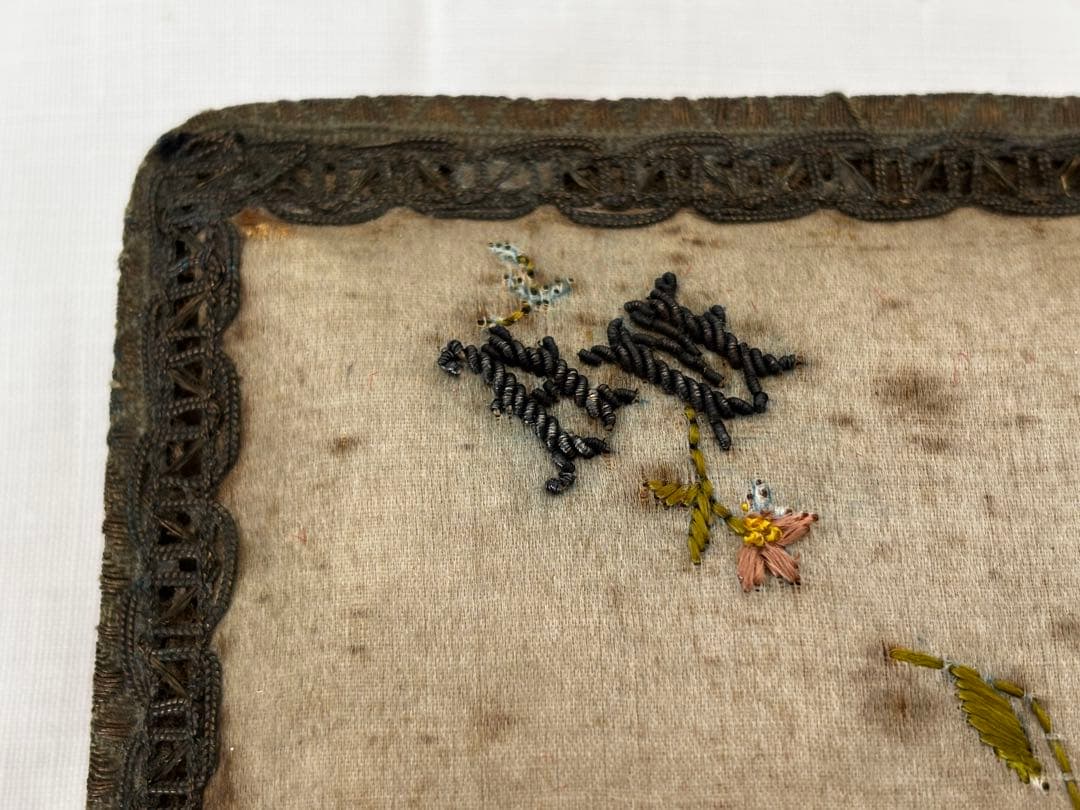 フランスアンティーク　カルトナージュ　小物入れ　刺繍　イニシャル入り