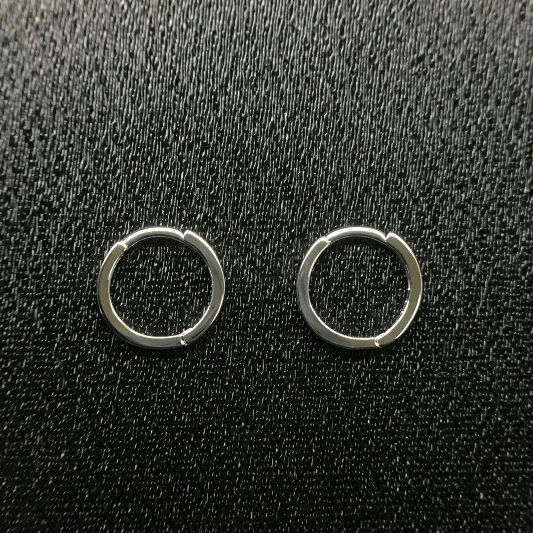 おメガネ様の専用ページ　K18 小さなフープピアス WG 直径 約9.2㎜
