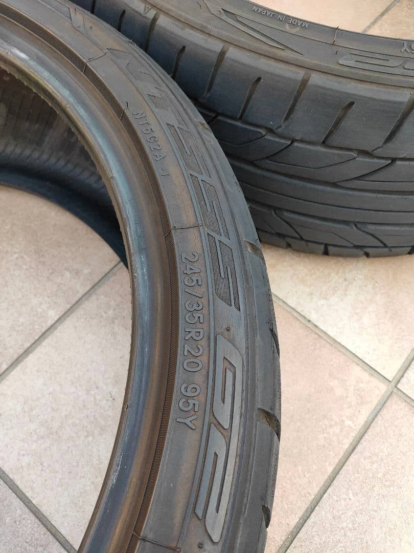 ① NITTO ニットー NT555 245/35R20 2本