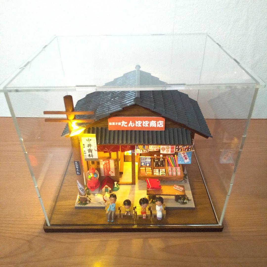 アクリルケース、ライト付きミニチュア昭和の駄菓子屋＆サザエさんフィギュアセット