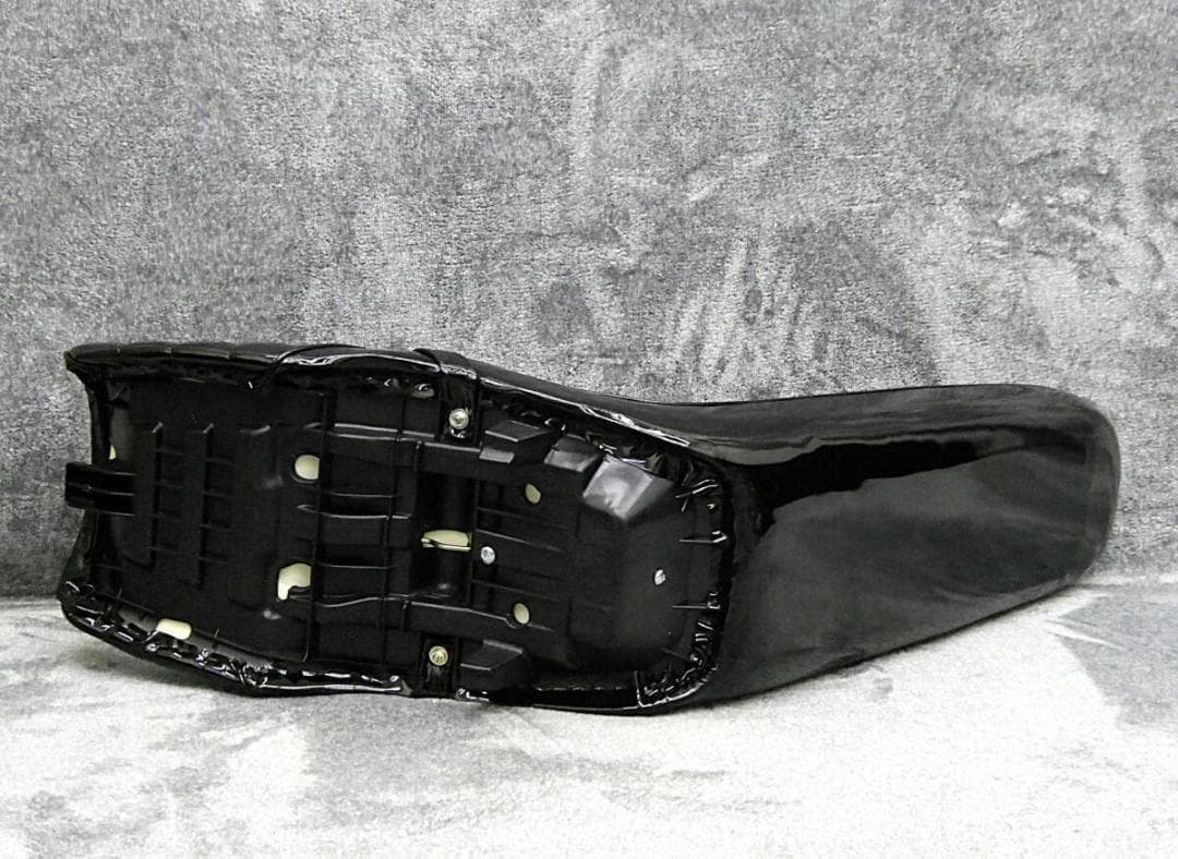 ＮＣ３１　黒エナメル 60ｃｍ　三段シート/ブラックCB400SF前期