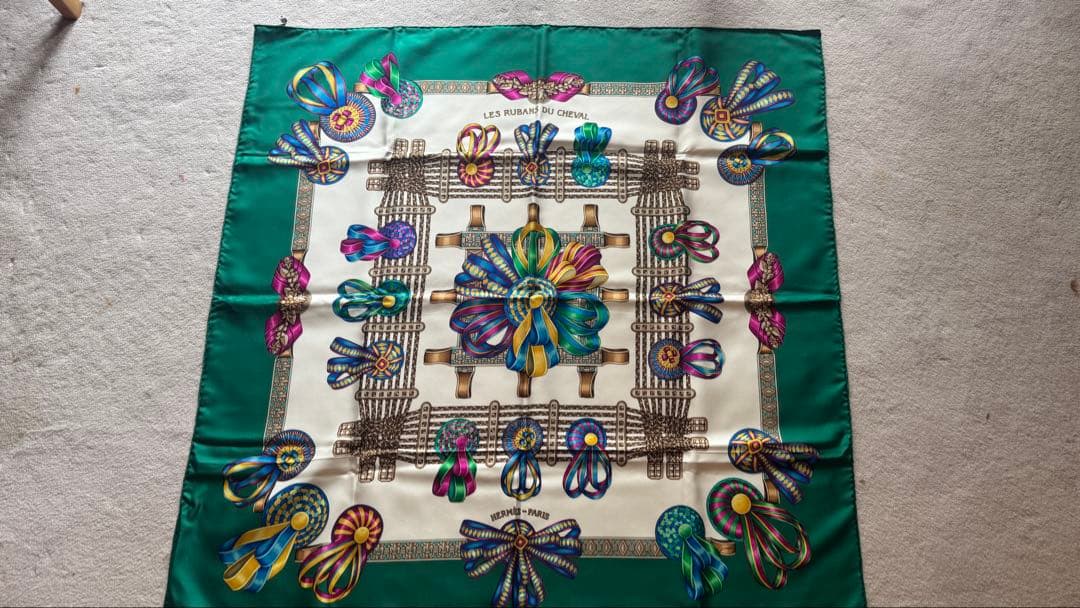 エルメス　カレ　LES RUBANS DU CHEVAL シルクスカーフ