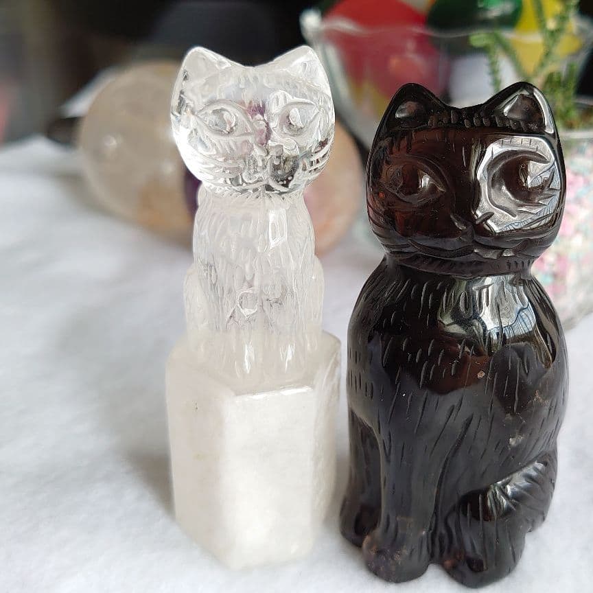 ★ホワイトガーデンクォーツ　クリアクォーツねこネコ猫の置物