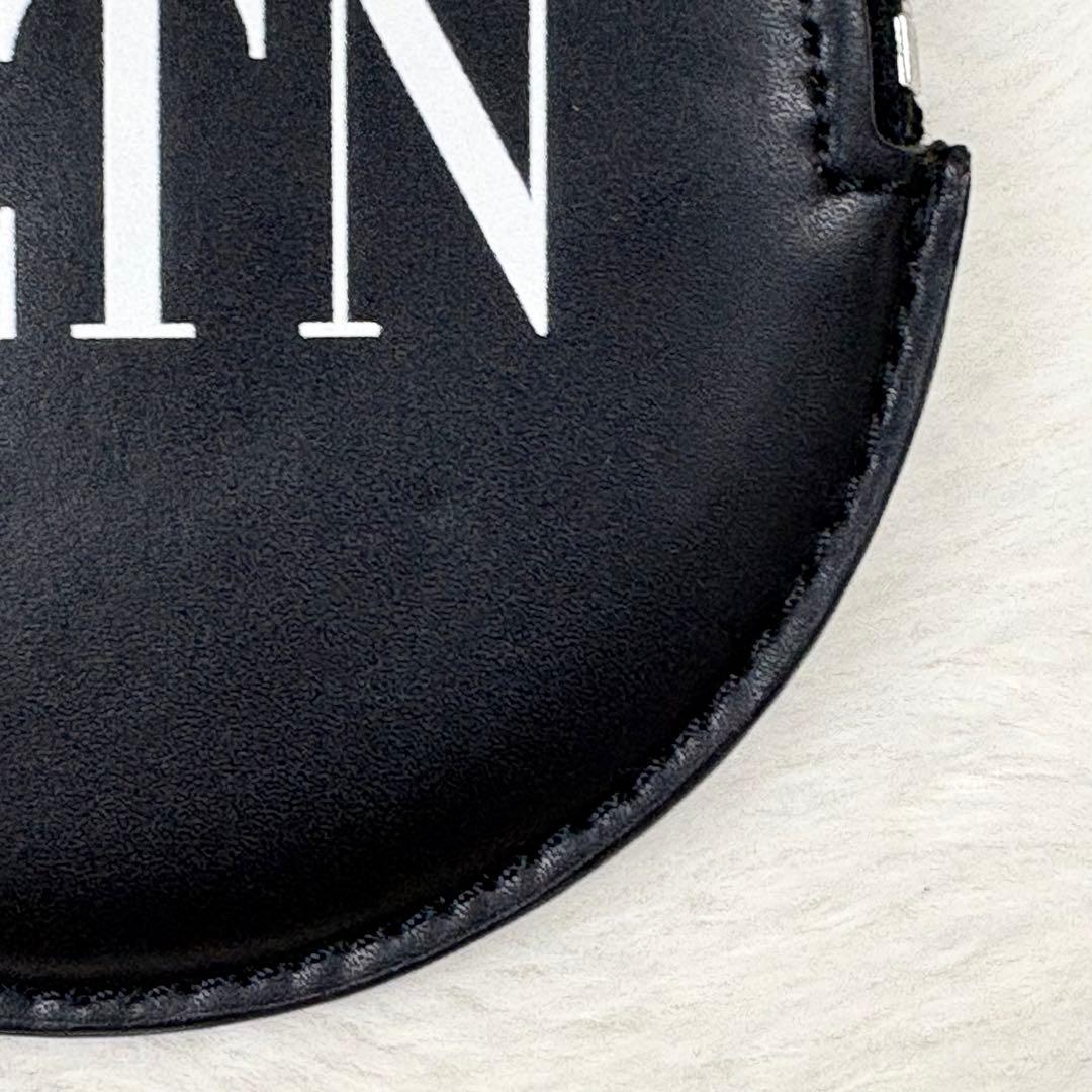 ヴァレンティノガラヴァーニ ケース ストラップ付 ネックウォレット レザー