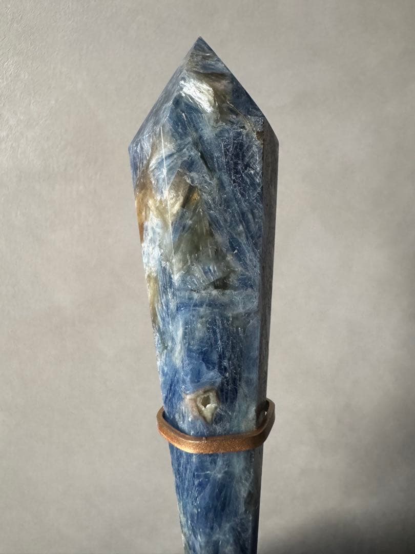 ブラジル産 カイヤナイト ワンド ゴールドスタンド付き 214g