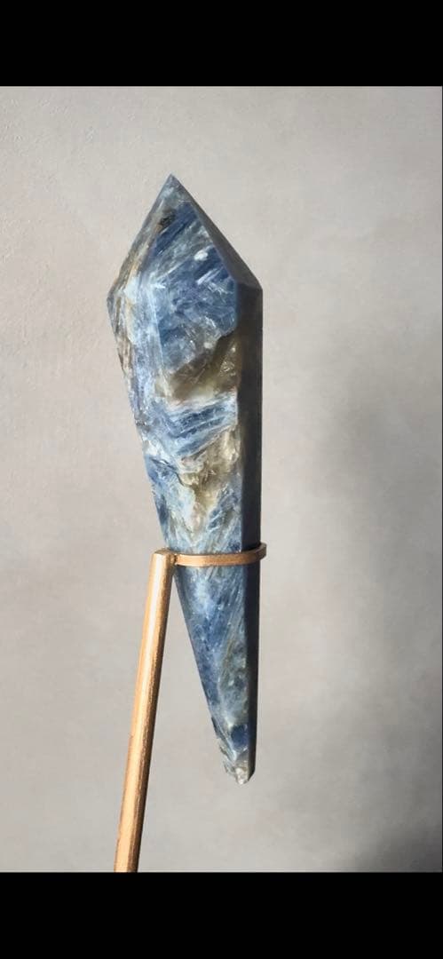 ブラジル産 カイヤナイト ワンド ゴールドスタンド付き 214g