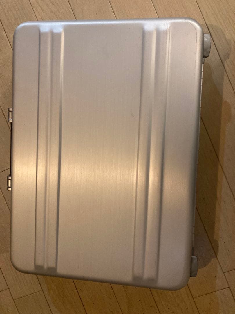 ZERO HALLIBURTON セキュリティケース 中型 シルバー