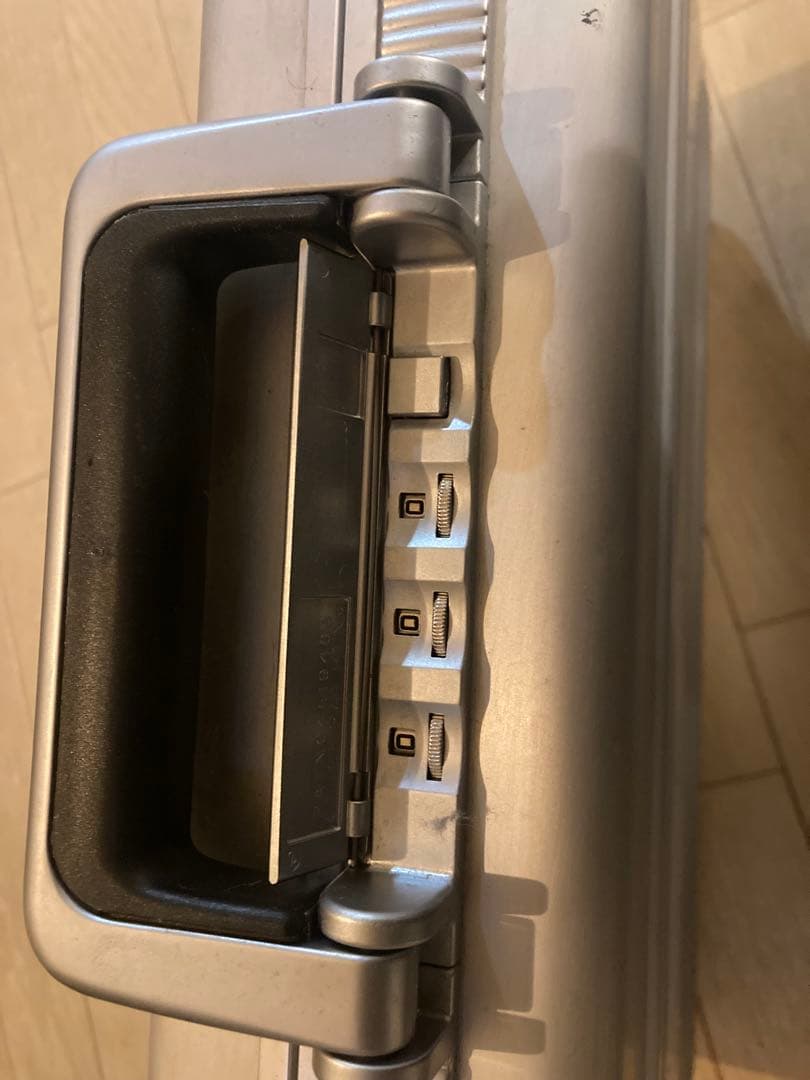 ZERO HALLIBURTON セキュリティケース 中型 シルバー