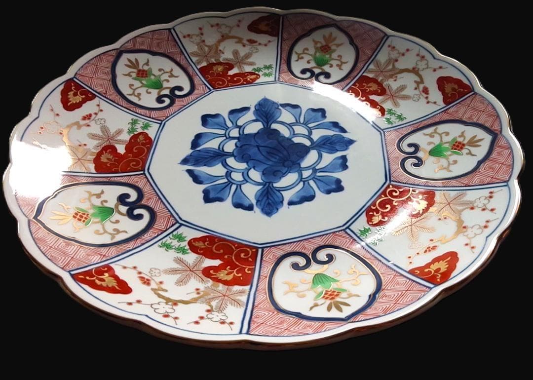 新品 有田焼 染錦輪花大皿 金彩赤絵 古伊万里様式
