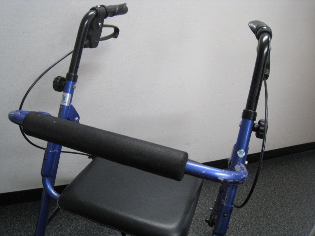 ハッピーⅡ NB 竹虎 歩行器 介護用品 ブルーメタリック バスケット付き　②