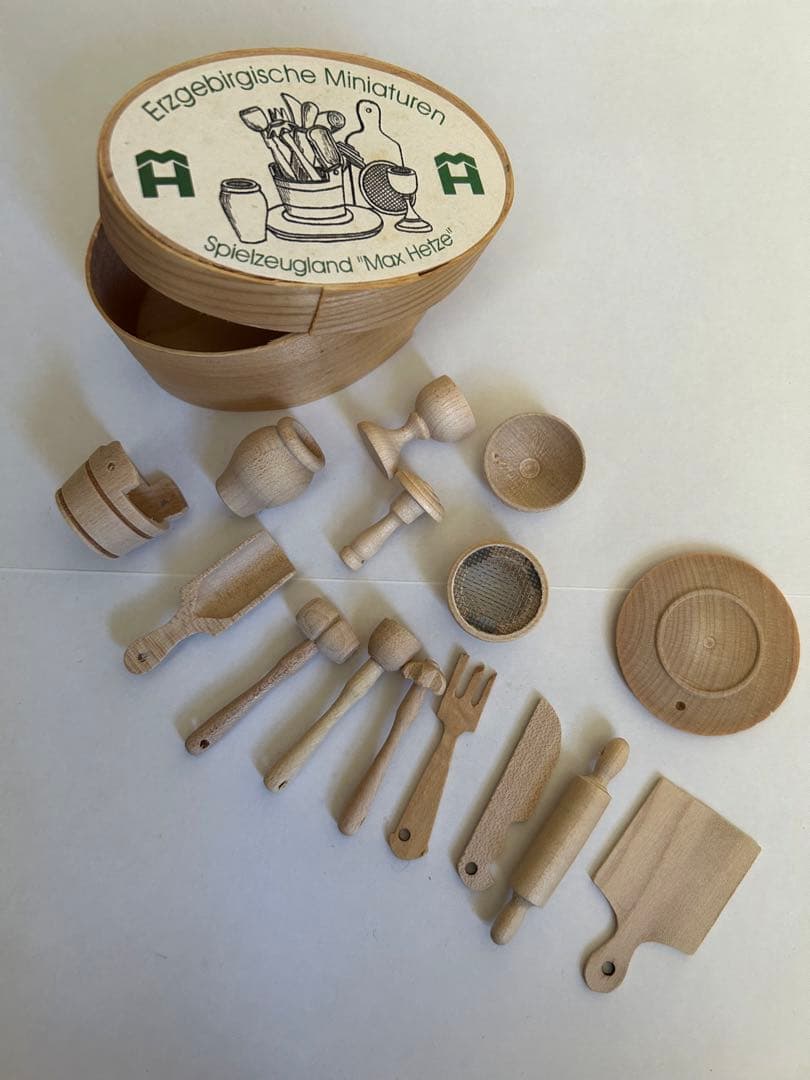 ドイツエルツ地方ミニチュア　キッチン用品
