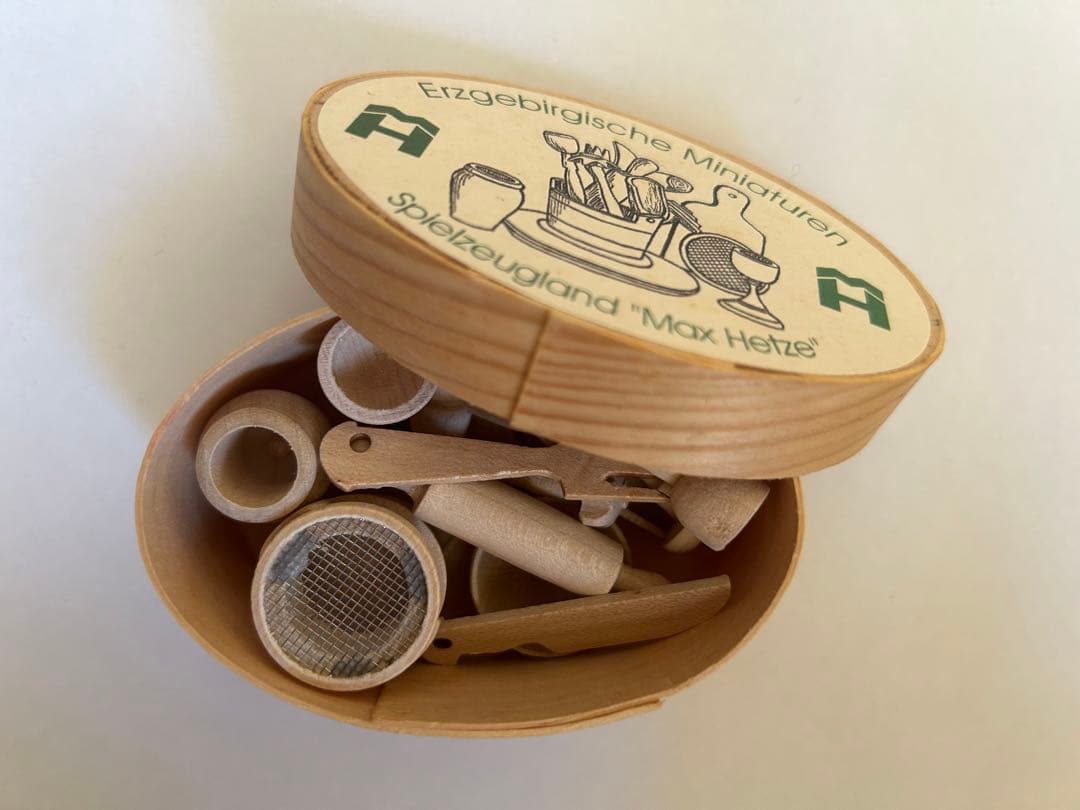 ドイツエルツ地方ミニチュア　キッチン用品