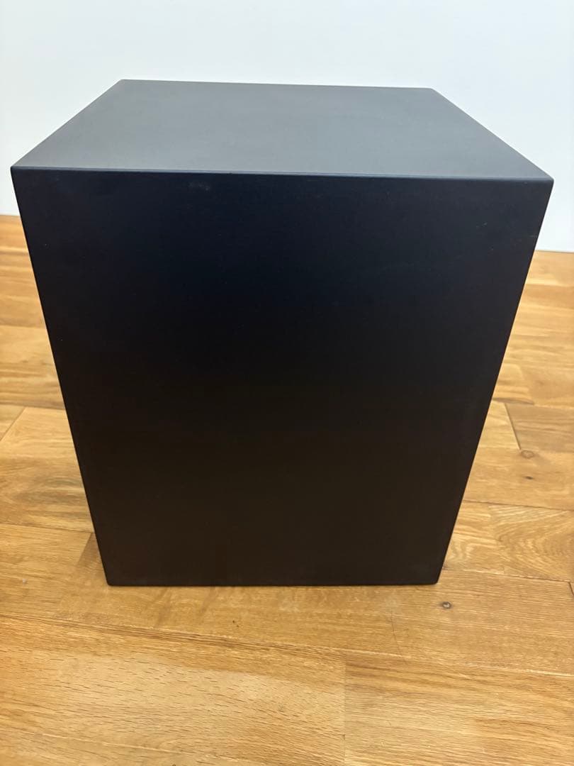 ZARA  BY VINCENT VAN DUYSEN メタルボックス