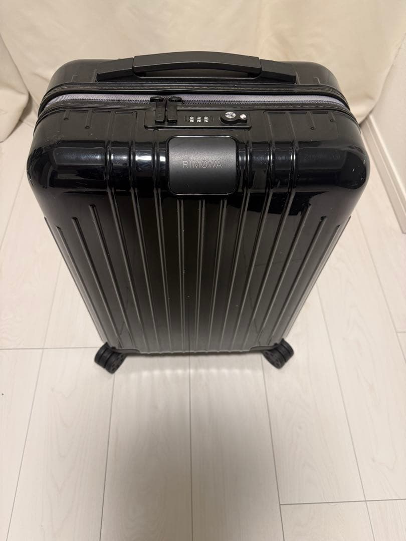 れい　 RIMOWA エッセンシャル　キャリーケース　31L ブラック