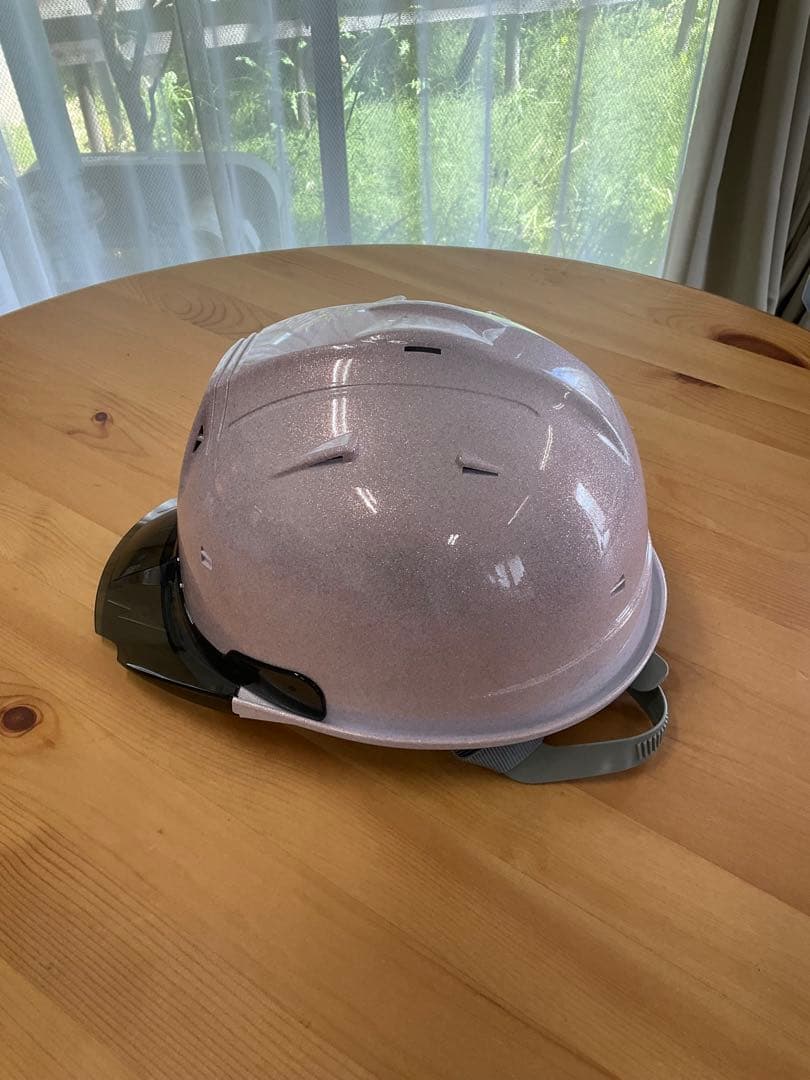 薄いピンク防災ヘルメット ラメ入り安全ヘルメット（通気孔付き・作業用）