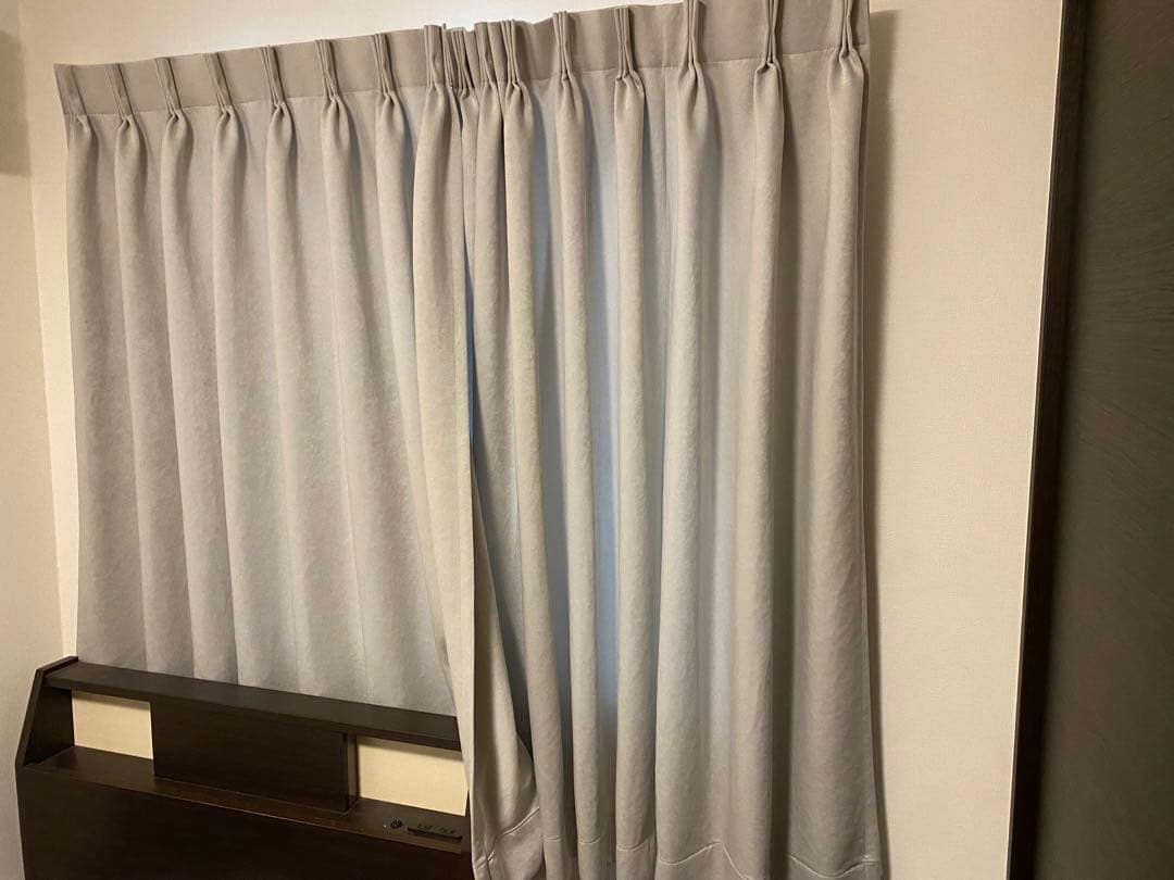 unicoドレープカーテンAPT ライトベージュ遮光2級　幅1520×丈1400