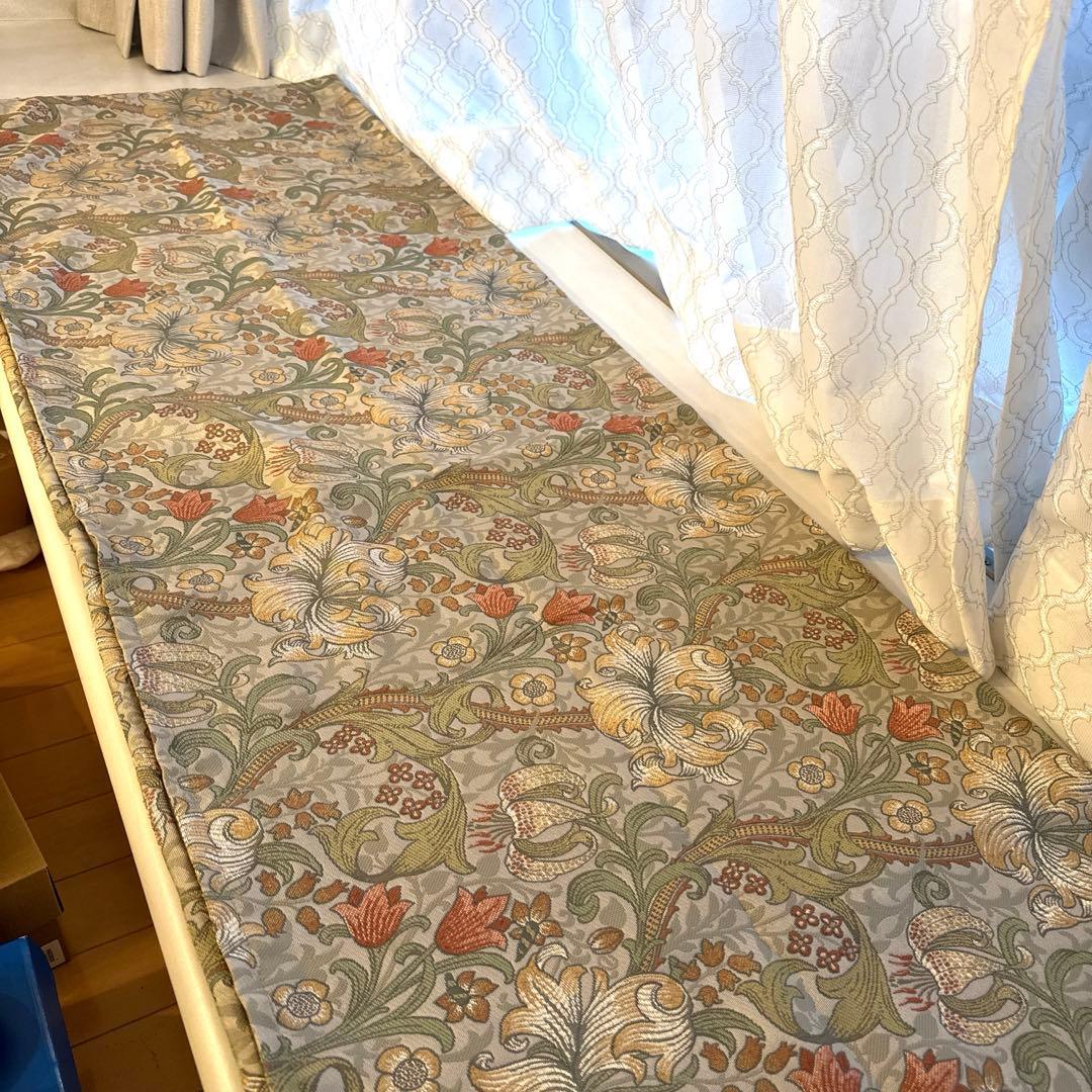 即発送可　モリスファンの方におすすめ「ゴールデン・リリー」シートマット