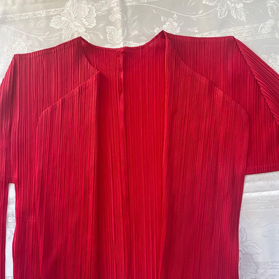 レッド プリーツデザイン 長袖トップス