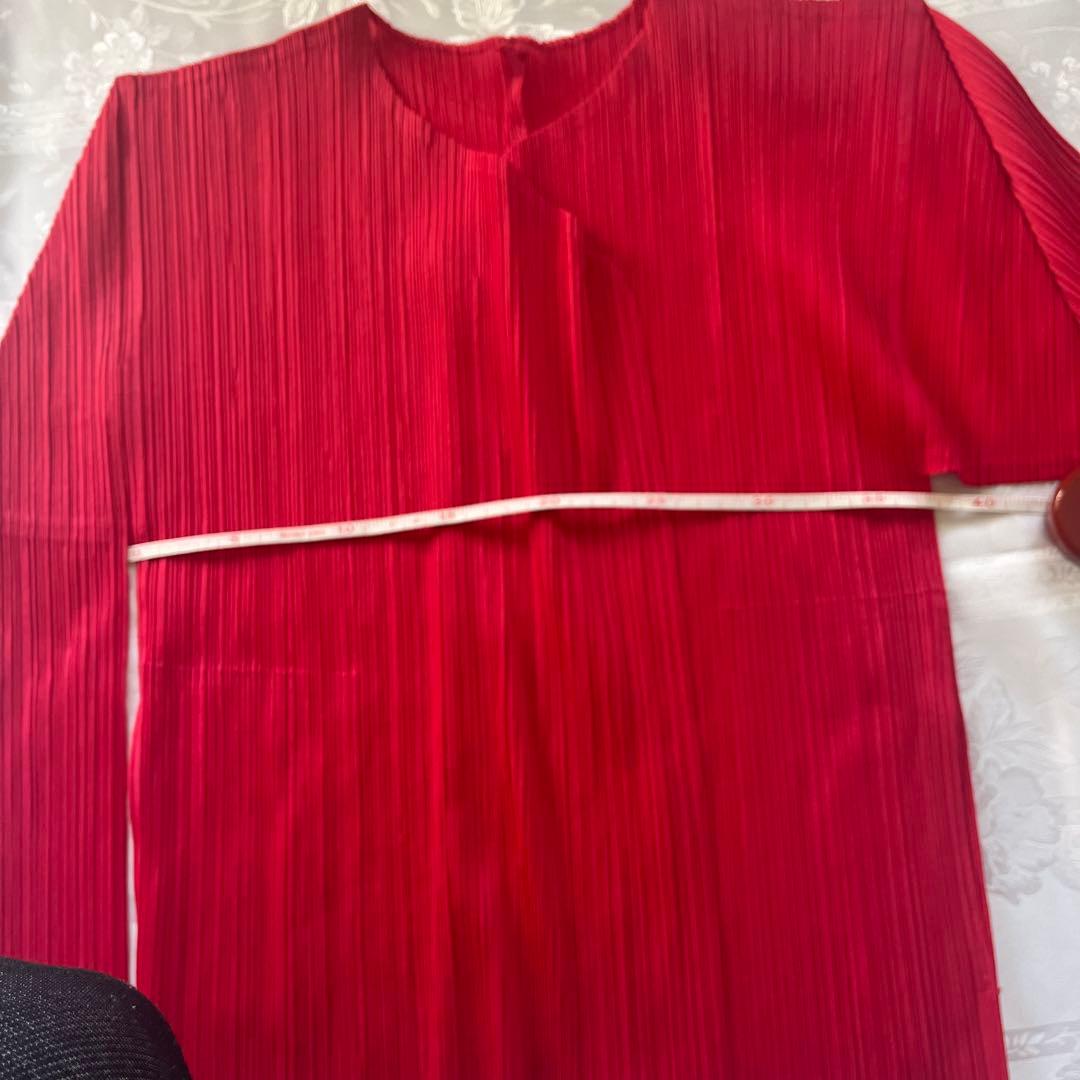 レッド プリーツデザイン 長袖トップス