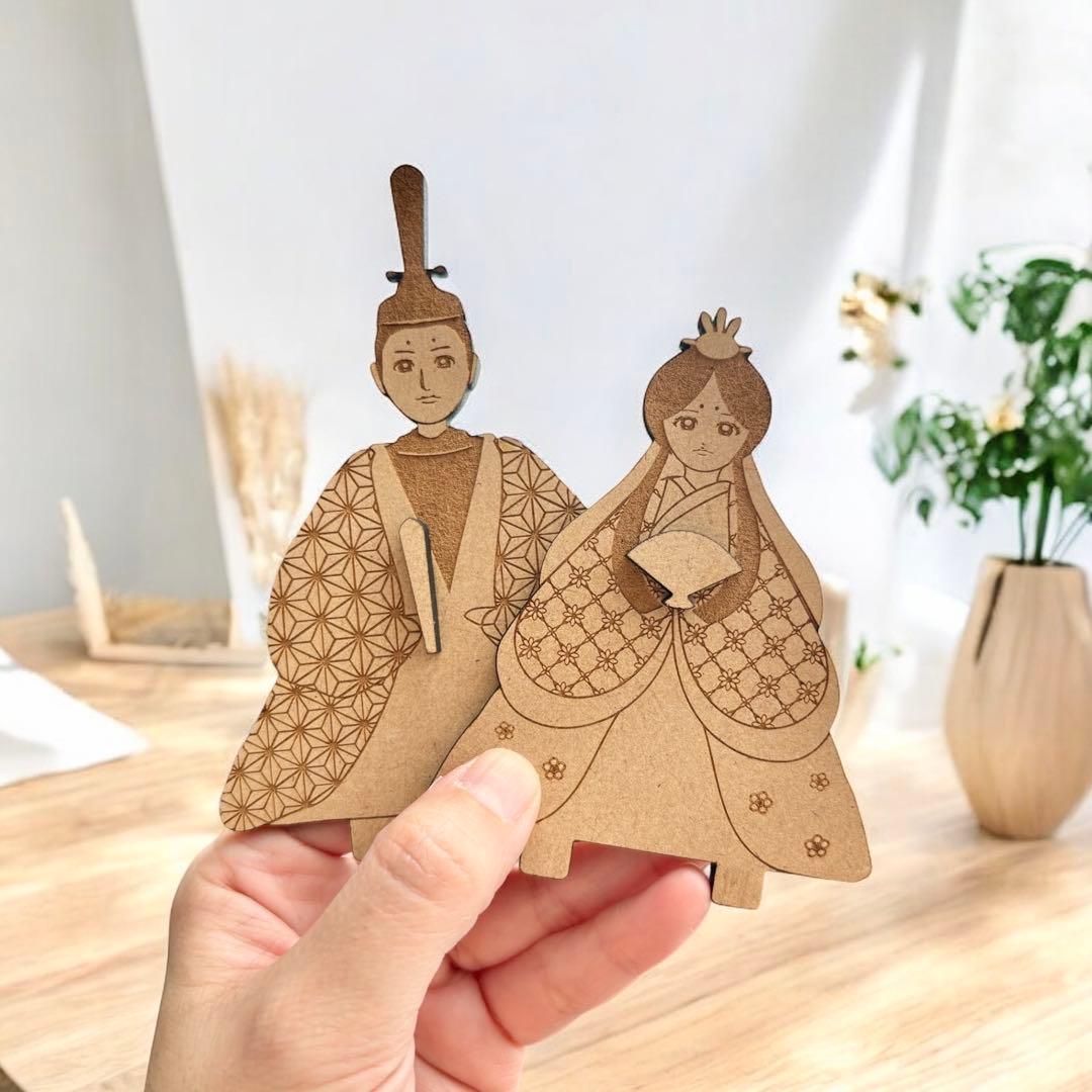 優しい表情の木製ひな人形″ 花の形 名入り木札 セット 雛人形 ひな祭り 贈り物