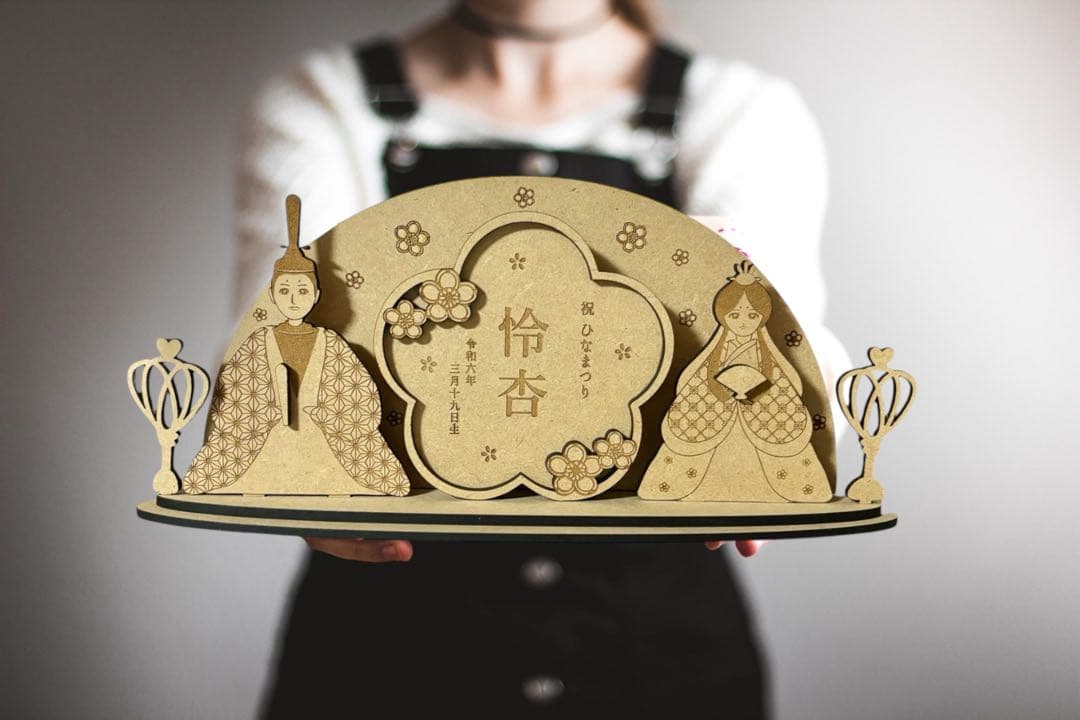 優しい表情の木製ひな人形″ 花の形 名入り木札 セット 雛人形 ひな祭り 贈り物