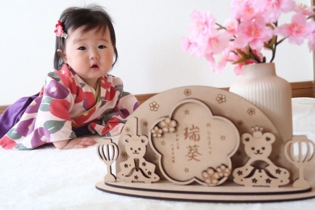 優しい表情の木製ひな人形″ 花の形 名入り木札 セット 雛人形 ひな祭り 贈り物