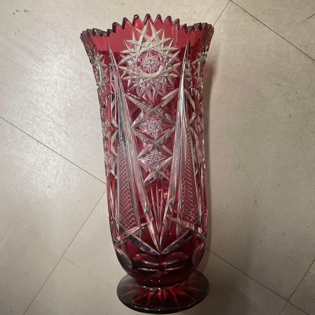 赤色クリスタルカットフラワーベース