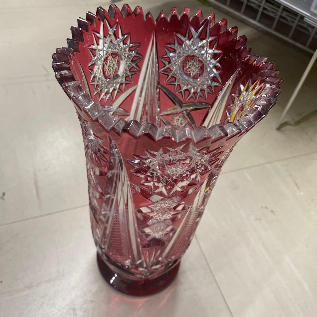 赤色クリスタルカットフラワーベース