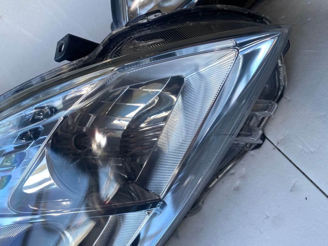 トヨタ プリウス 30系（ZVW30） 純正ヘッドライト 左右セット（ハロゲン）