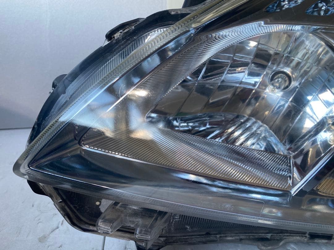 トヨタ プリウス 30系（ZVW30） 純正ヘッドライト 左右セット（ハロゲン）