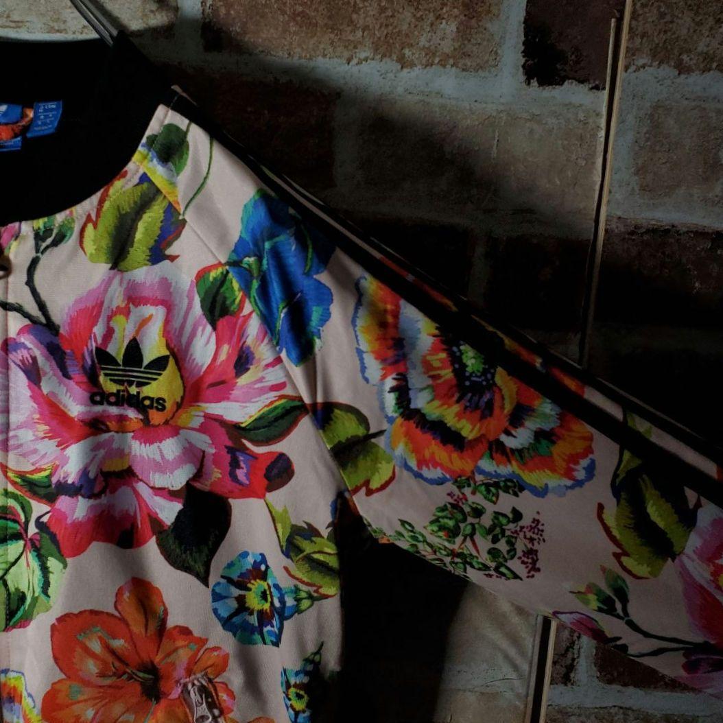 PAKAIAN adidas トラックジャケット 総柄 トレフォイル 花柄