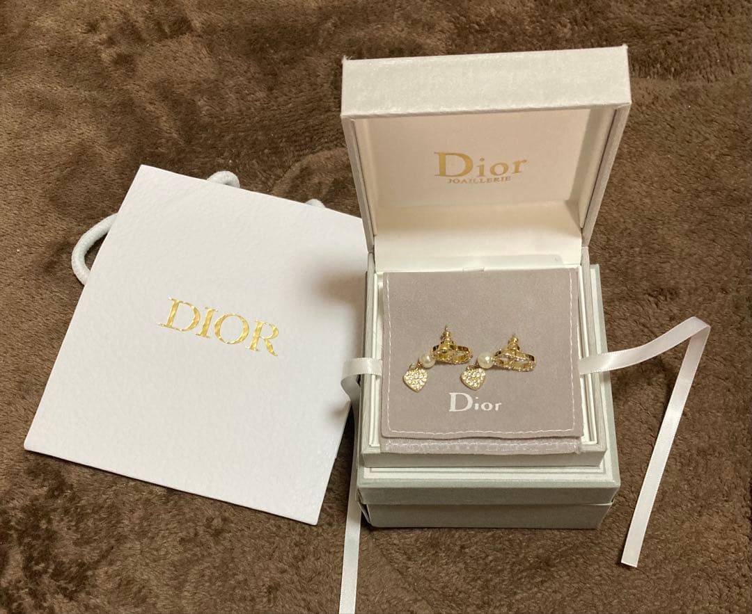しゃんしゃんChristian Dior CDロゴ ピアス ゴールド
