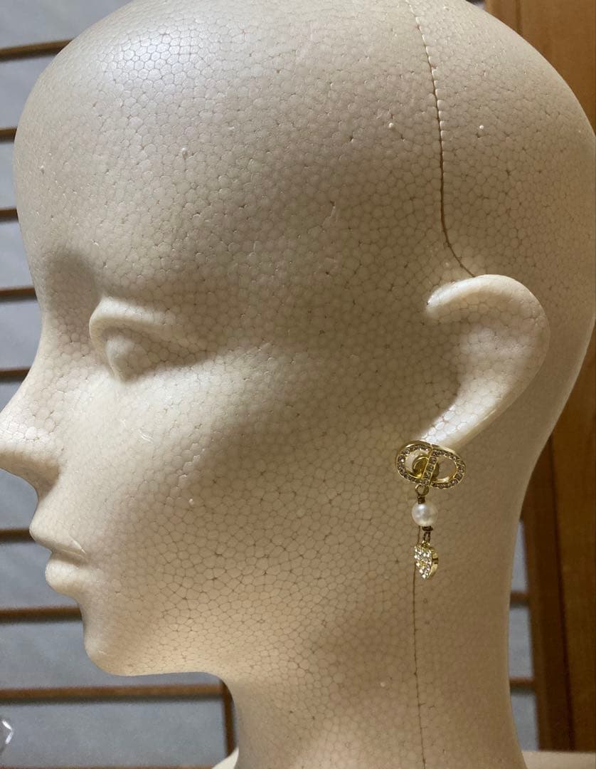 しゃんしゃんChristian Dior CDロゴ ピアス ゴールド