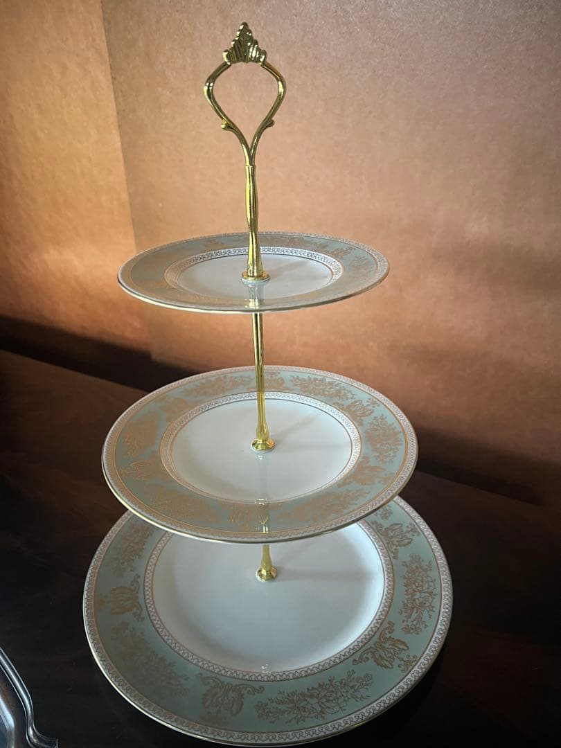 最終値下げウェッジウッド 3段式ケーキスタンド　コロンビアセージグリーン　激レア