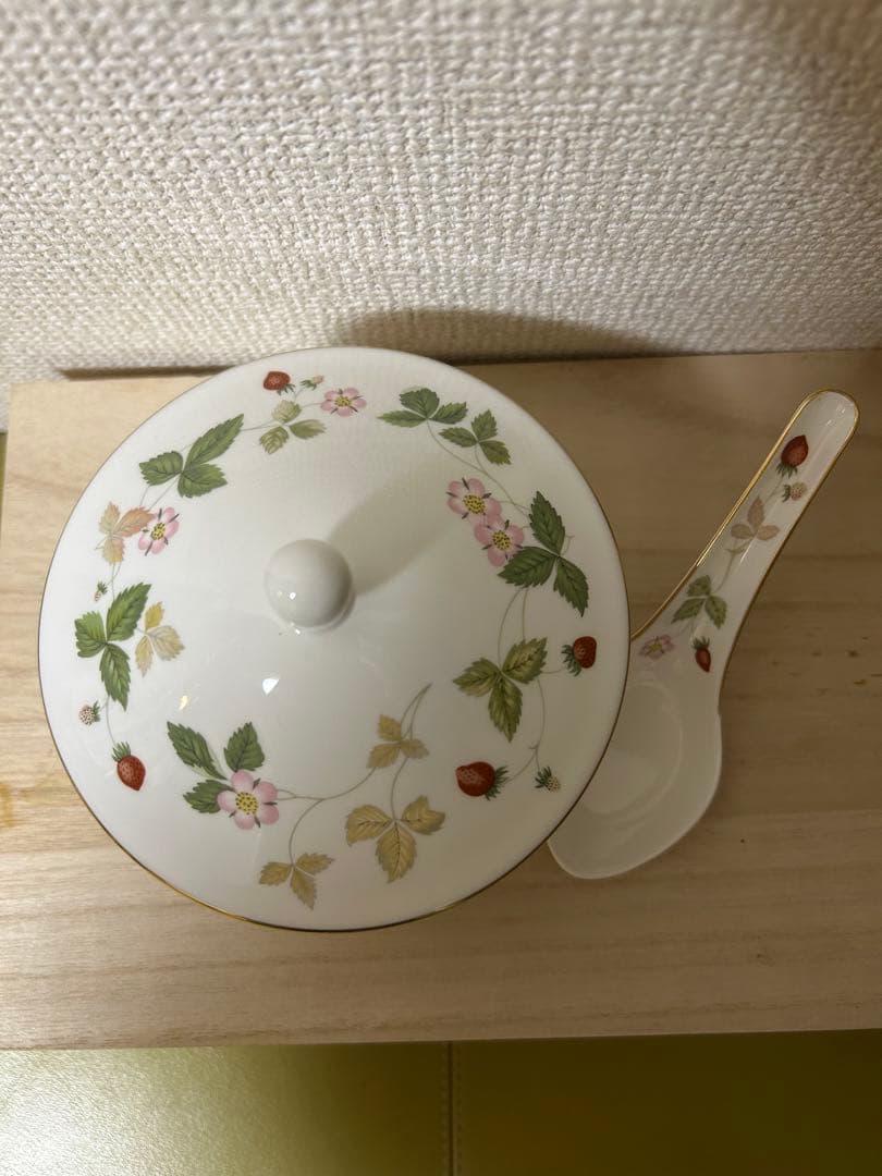 ウエッジウッドワイルドストロベリースープカップ蓋&レンゲ付