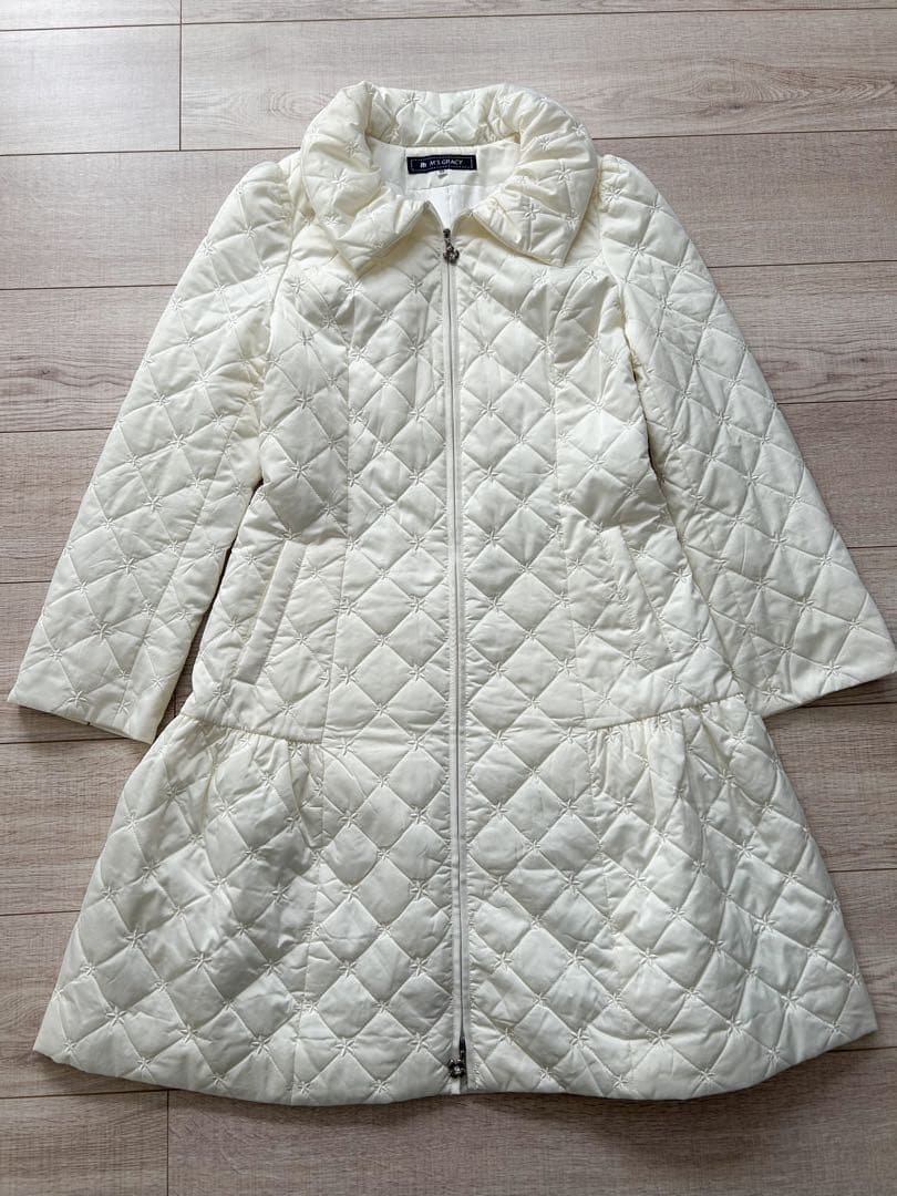 エムズグレイシー キルティングコート ペプラム ダブルジップ 白 38 花刺繍