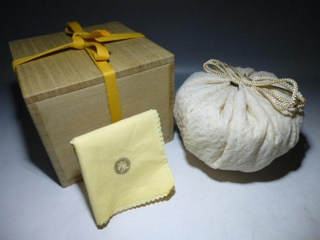 楽吉左衛門十五代　直入　黒茶碗／共箱共布／銘「多羅」／表千家十四代而妙斎極め箱