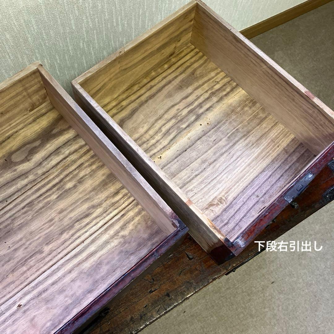 アンティークな刀箪笥（外枠概寸　Ｗ１１６㌢、Ｈ４１㌢、Ｄ３３㌢）