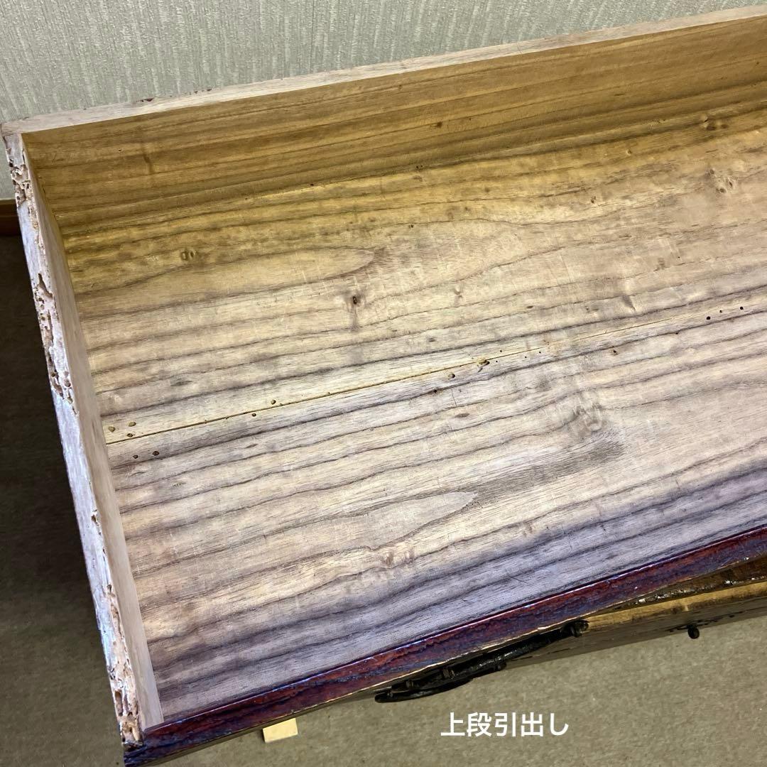 アンティークな刀箪笥（外枠概寸　Ｗ１１６㌢、Ｈ４１㌢、Ｄ３３㌢）