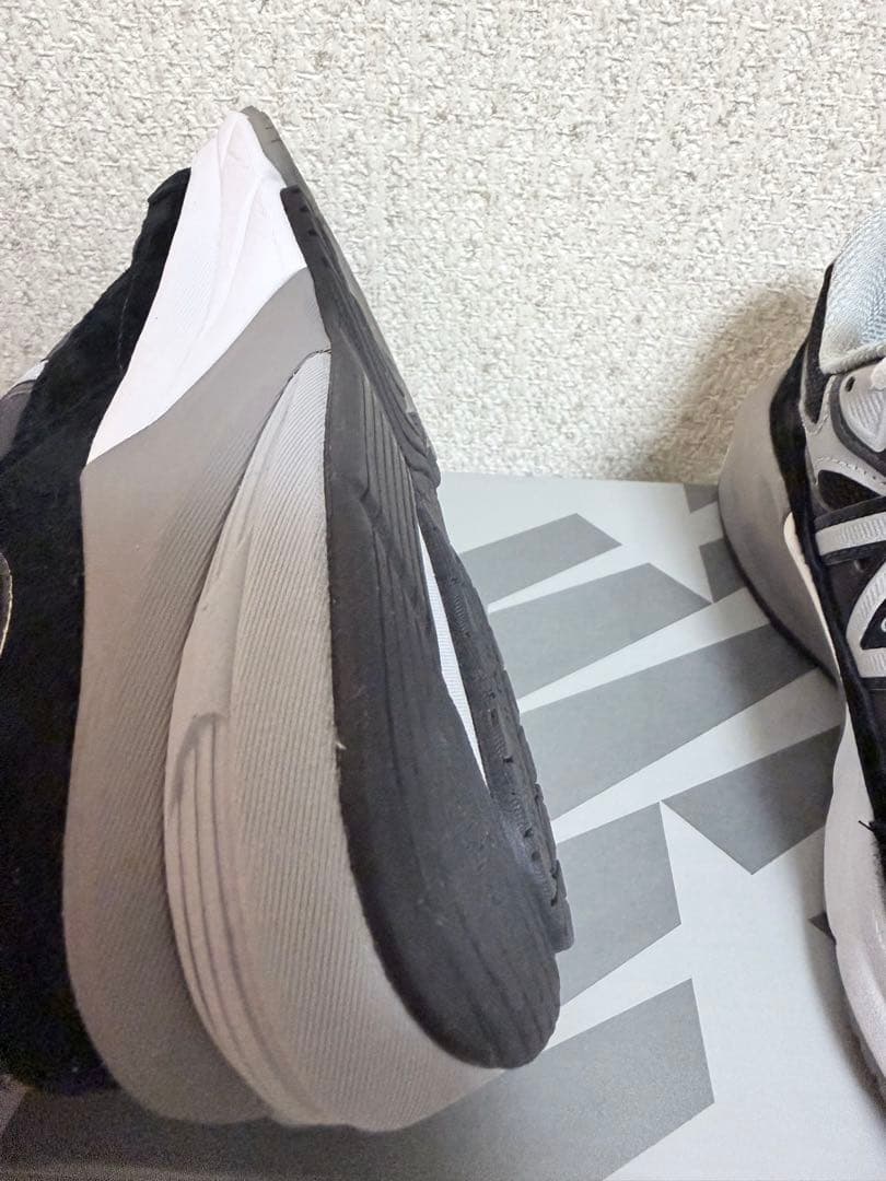 ニューバランス　W990BK6 黒✖️白　24.5cm