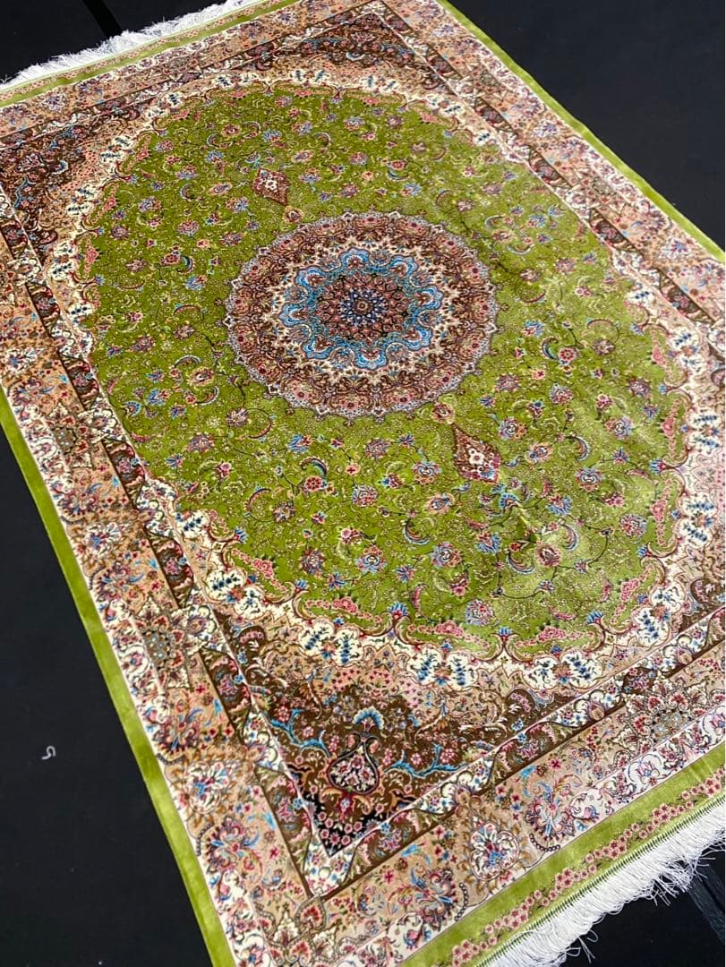 ペルシャ絨毯 イラン クム産　シルク100% 手編み　289万ノット