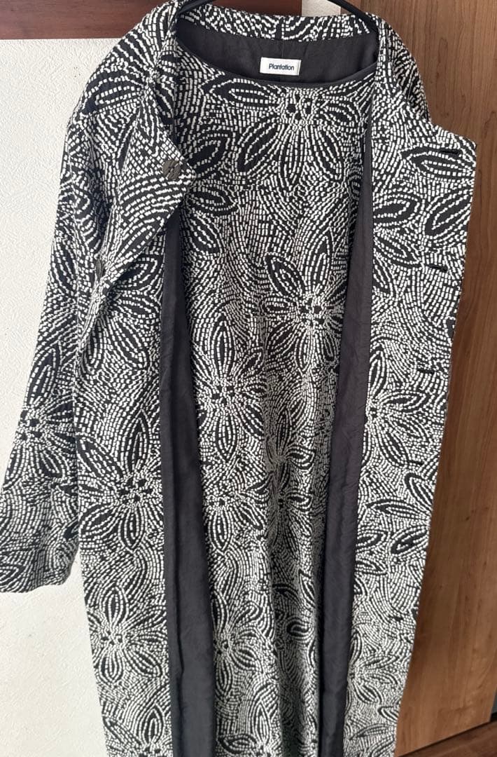 Plantation 花柄ロングワンピース、コート