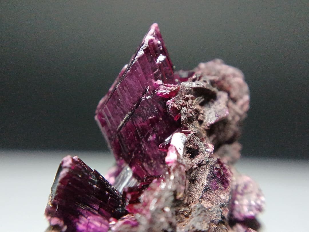 だいき　エリスライト　原石　コバルト華　鉱物標本