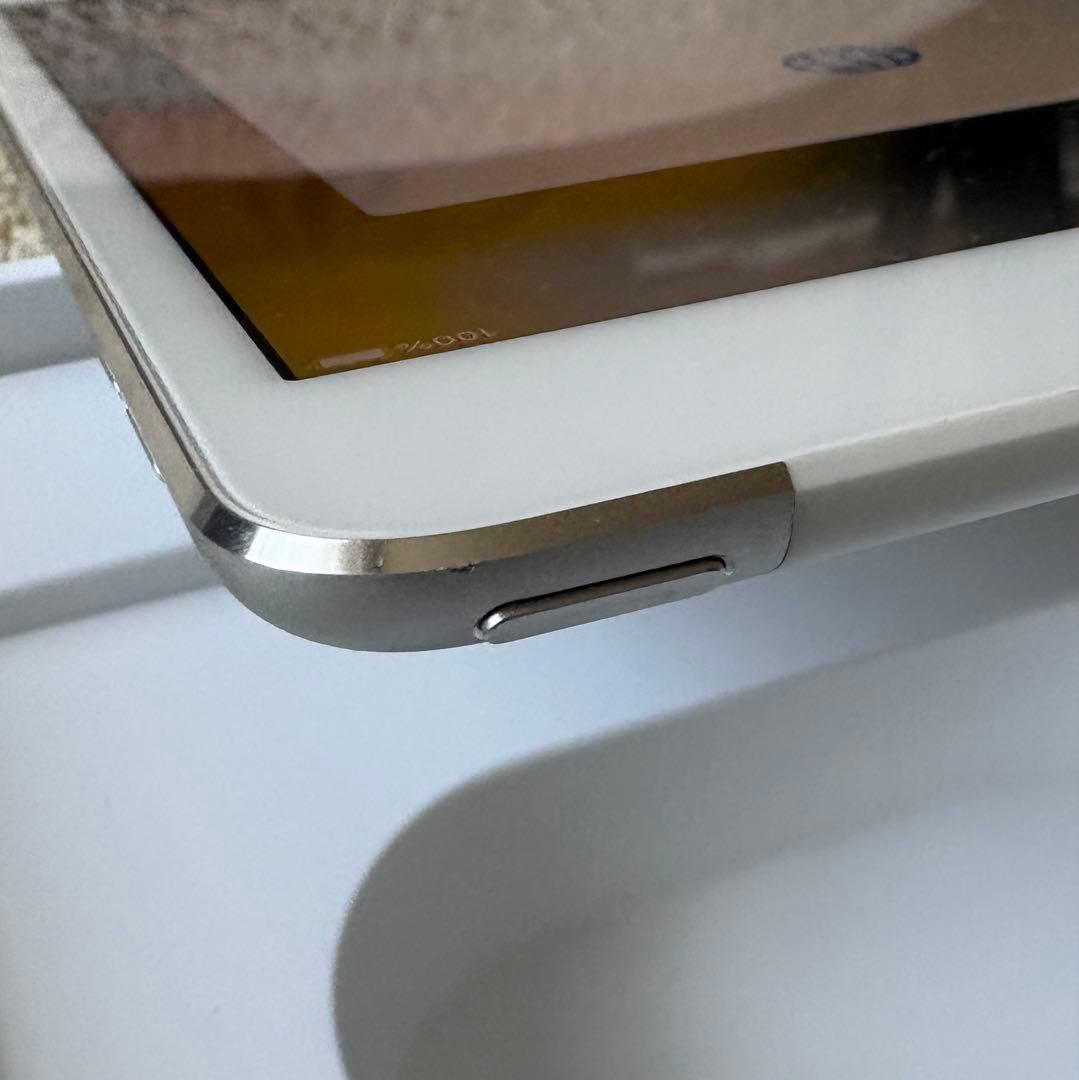 iPad mini 4 128GB Wi-Fi cellular シルバー