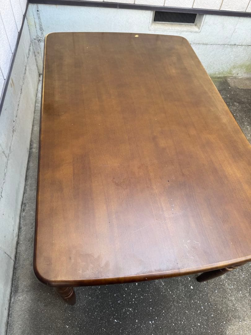 マレーシア製　ダイニングテーブル