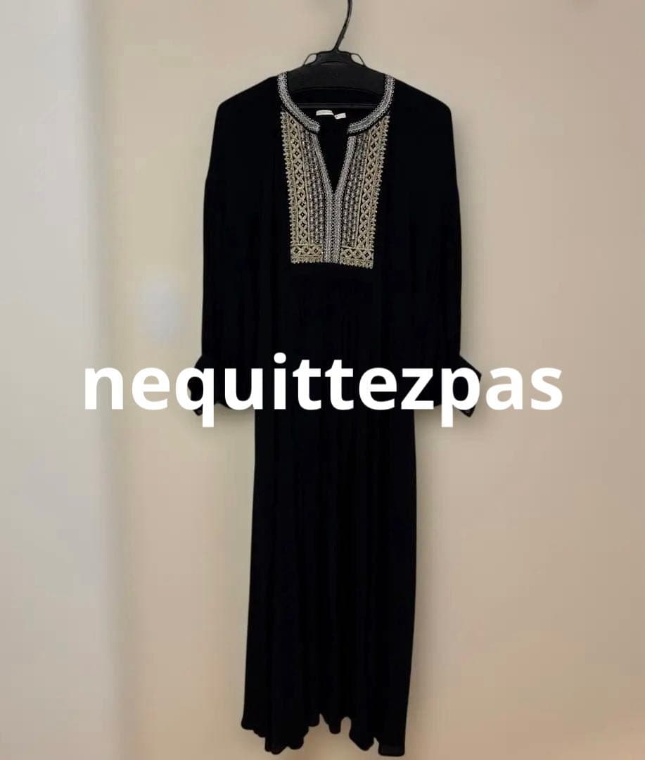 ヌキテパ　黒ワンピース